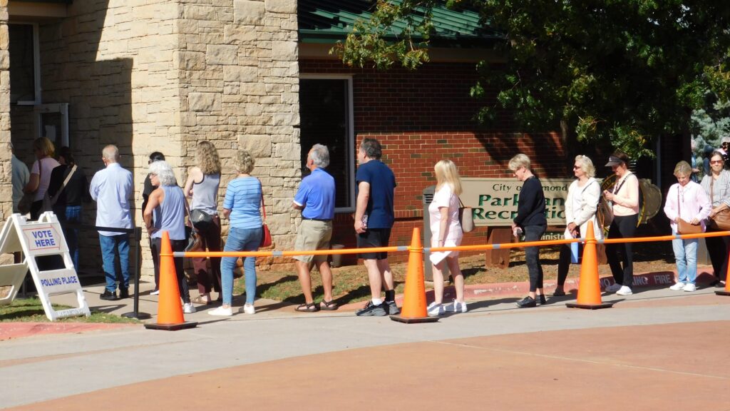 Voters in Coral Gables line up for early voting