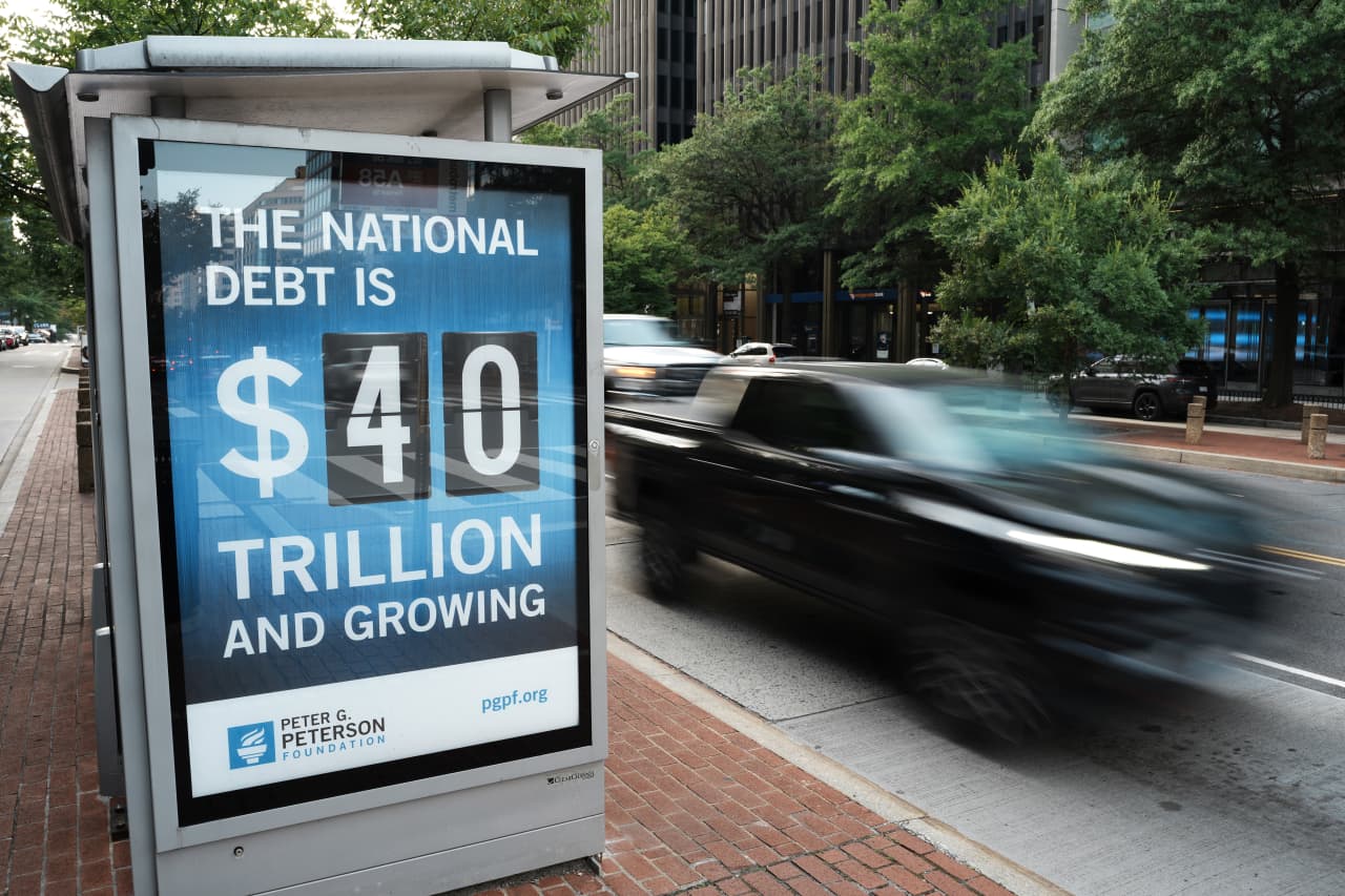 The U.S. budget deficit just hit almost $2 trillion — and Washington isn’t doing much about it — MarketWatch
